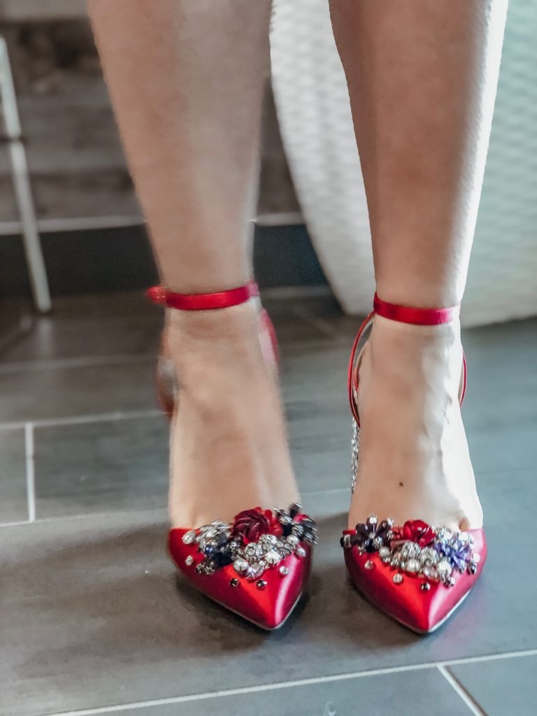 what-to-wear-to-a-holiday-event-heels