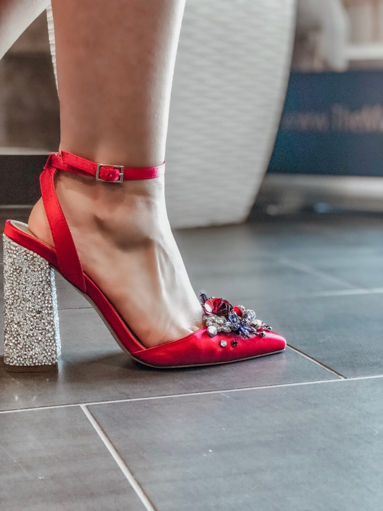 what-to-wear-to-a-holiday-event-red-heels